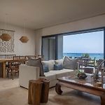 3Br Beachfront With Private Rooftop At Tankah Bay