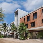 3Br Beachfront With Private Rooftop At Tankah Bay