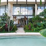 Stylish Loft With Pool Access
