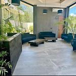 Studio Close To The Beach Quiet Modern Laundry Roof Top Pool