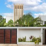 Wonderful Tropical Home 3Br, Garden, Private Pool.