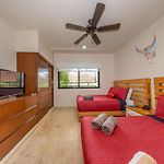 Spacious 2Br Condo With Pool And Private Balcony