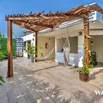 Great Located Spacious 2 Bedroom Apartment With Amazing Terrace By Waves Management