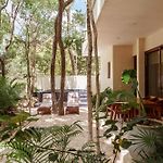 Stylish Ground-Floor 3Br Haven With Luxe Plunge Pool