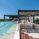 Modern Retreat With Private Garden And Jacuzzi