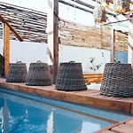 Teetotum Hotel