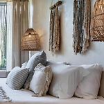 3 Bed Apartment Sleeps 6 - Private Pool & Hot Tub