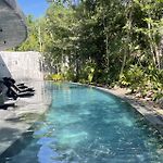 3 Bed Apartment Sleeps 6 - Private Pool & Hot Tub