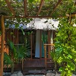 Stunning 6 Private Villas & Ph /Wifi/Ac/Pool/Gym.