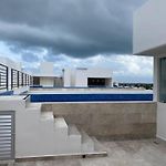 Spacious And Comfortable Ph With Private Pool In Zama