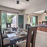 Casa Esmeralda W/ Pool Access & Furnished Patio!
