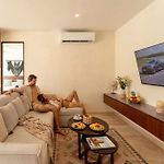 Sleek Penthouse Escape With Rooftop Pool