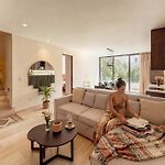 Sleek Penthouse Escape With Rooftop Pool