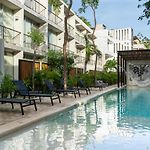 Private Pool With Great Comfort