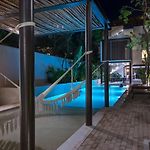 Private Pool With Great Comfort