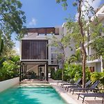 Private Pool With Great Comfort