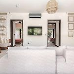 Enchanting 4Br Villaδ Pool& Rooftopδprime Location