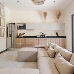Enchanting 4Br Villaδ Pool& Rooftopδprime Location