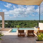 Luxury 4 Bedroom Villa With Private Rooftop Pool