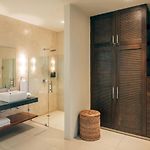 Jungle Sanctuary Wellness Retreat W Pool Bar Spa