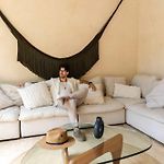 Luxury 5 Bedroom Pool Tiki Bar & Outdoor Gym