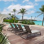 Beachfront 2Br Condo, Private Pool & Tankah Bay