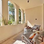 New Luxury Design Private Roof Top Pool Walkable