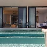 Beachfront 2Br Condo, Private Pool & Tankah Bay