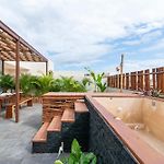 Penthouse With Rooftop Plunge Pool - Distant Ocean