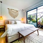 Menesse Apartments