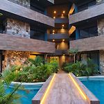Paramar Noir Swim-Up Suite Aldea Zama