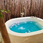 Romantic Star Bath Suite, Cave Pool & Yoga Center