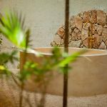 Romantic Star Bath Suite, Cave Pool & Yoga Center