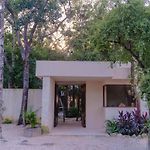 Private 6Br Jungle Compound With Rooftop Pool