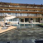 Modern 2Br Apartment With Pool & Gym