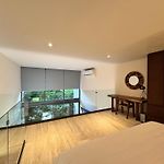 Luxury Loft Minutes From The Sea!