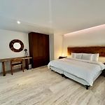 Luxury Loft Minutes From The Sea!