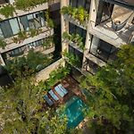 Luxury 5 Bedroom Pool Tiki Bar & Outdoor Gym