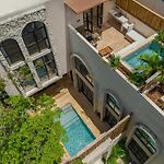 Luxury 4 Bedroom Villa With Private Rooftop Pool