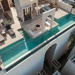 Luxury 4 Bedroom Villa With Private Rooftop Pool