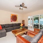 Oceanfront Home With Beach Access Pool Balconies & Waterfront Hammocks - Villa Sol