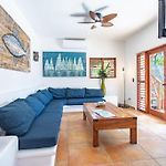 Beachfront Home With Private Pool Beach Access Balcony With Ocean Views Patio - Villa Belleza