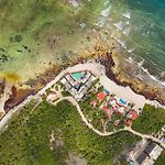 Oceanfront 4Br Duplex In Maiim Tankah With Pool , Spa & Gym