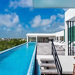 Stylish Sexy 1 Bd W/ Private Pool & Rooftop Pool