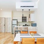 Stylish Sexy 1 Bd W/ Private Pool & Rooftop Pool