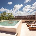 Elegant 3Br Penthouse Haven With Private Rooftop Pool & Jungle Views