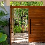 Seremonia Villa With Rooftop Pool & Beach Club Access