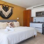 Spectacular Studio In Resort Complex, Pool, Gym