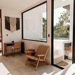 Apt With Private Plunge Pool And Rooftop