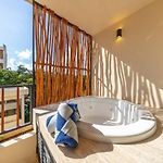 Modern 1Br W Private Jacuzzi Pool Balcony